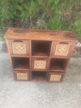 Mueblecito con 5 cajones de mimbre medidas 65 x20