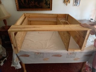 Mueble camper con cajones y hueco