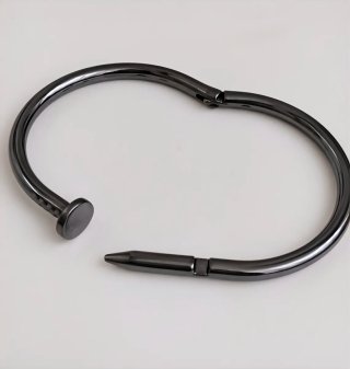 Pulsera Clavo Rígida Negra.
