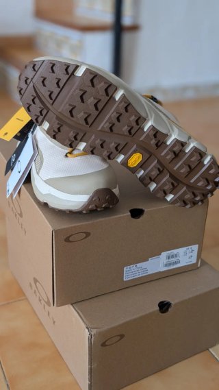 Zapatillas Oakley Light Shield, Talla 44. Nuevas
