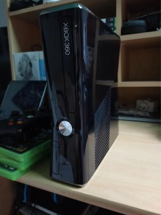 Xbox 360 Negra + Mando + Juegos