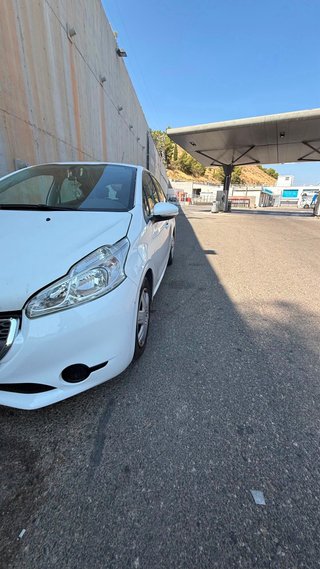 Peugeot 208 2012