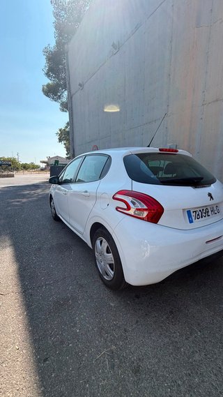 Peugeot 208 2012