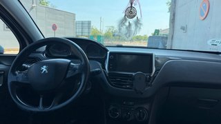 Peugeot 208 2012