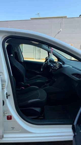 Peugeot 208 2012