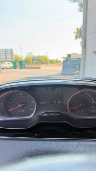 Peugeot 208 2012