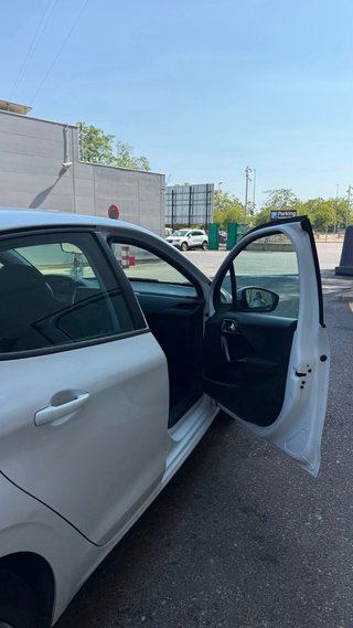 Peugeot 208 2012