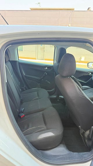 Peugeot 208 2012