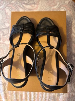 Sandalias de cuña marca Unisa , Talla 37, Nuevas