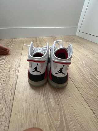 Zapatillas Jordan Mars Blancas y Rojas
