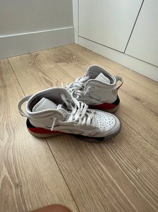 Zapatillas Jordan Mars Blancas y Rojas