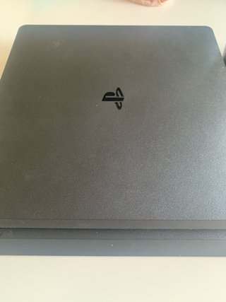Ps4 Slim 1TB Negra + 2 Mandos