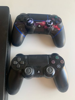Ps4 Slim 1TB Negra + 2 Mandos