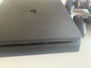 Ps4 Slim 1TB Negra + 2 Mandos