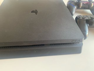 Ps4 Slim 1TB Negra + 2 Mandos