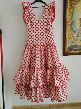 Traje de flamenca rojo y blanco lunares