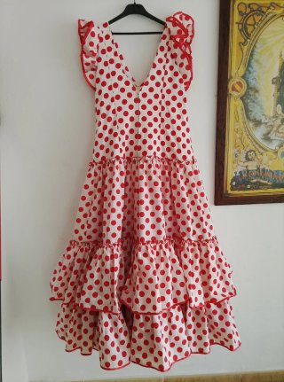 Traje de flamenca rojo y blanco lunares