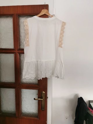 Camiseta blanca con volantes L-XL