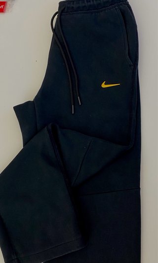 Pantalón Chándal Nike Negro y Dorado
