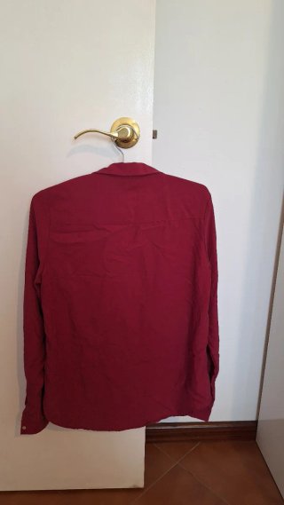 Camisa burdeos Stradivarius