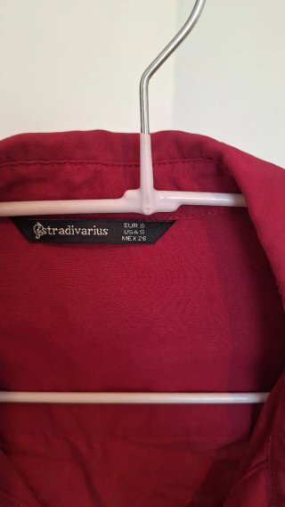 Camisa burdeos Stradivarius