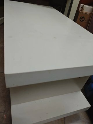 Mesa TV con ruedas y estantes