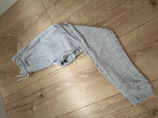 Pantalones grises