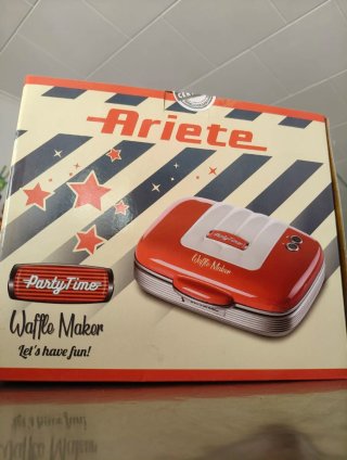 Gofrera Ariete Party Time Roja