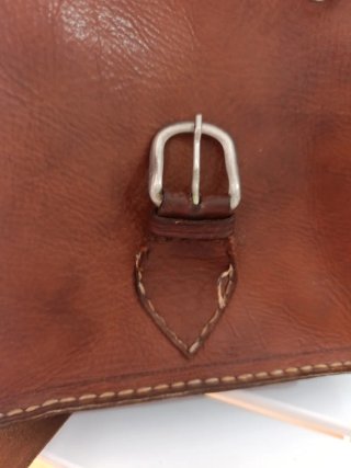 Bolso de cuero marrón