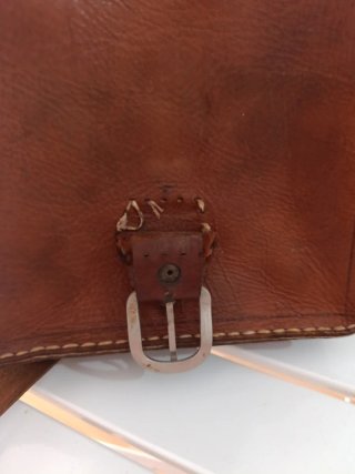 Bolso de cuero marrón