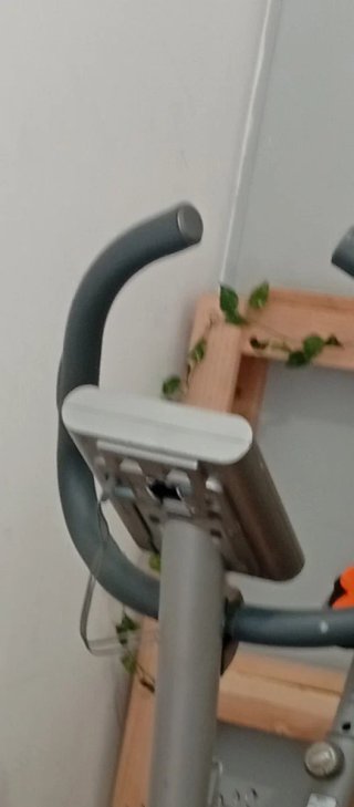 Bicicleta estática y asiento de palets