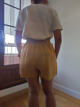 Bermudas amarillas con lazo