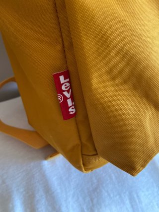 Mochila Levi's Amarilla