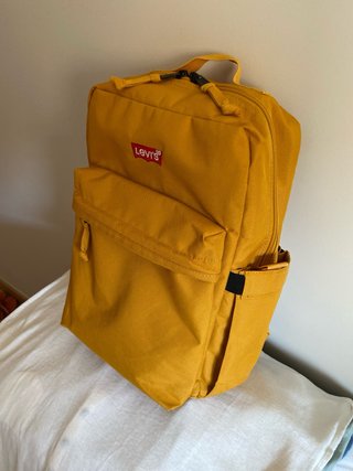 Mochila Levi's Amarilla