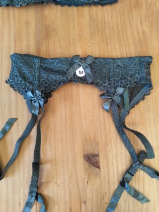 Conjunto lenceria sexy liguero tanga y sujetador