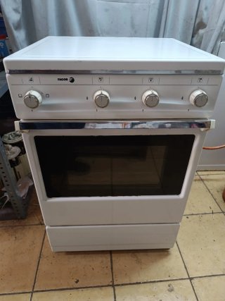 Cocina de gas Fagor con horno
