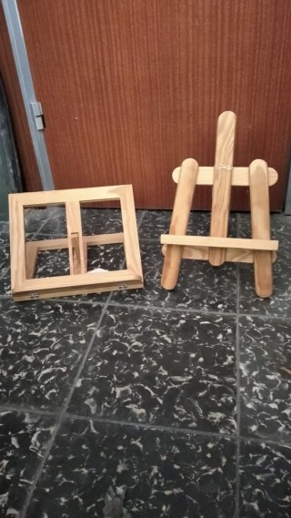 2.  Atriles madera pino. Precio por las 2 piezas.