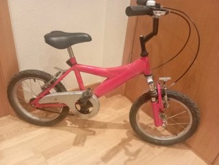 Bicicleta infantil roja
