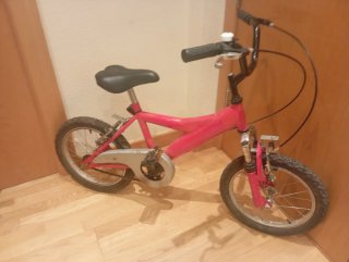 Bicicleta infantil roja