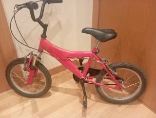 Bicicleta infantil roja