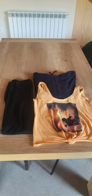 Lote 3 piezas: Pantalón negro, sudadera y top