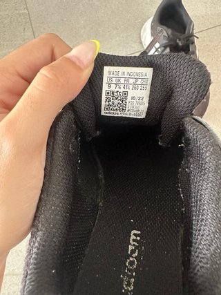 Zapatillas Adidas Negras y Blancas