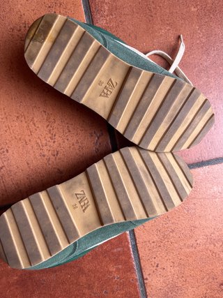Zapatillas Zara niño verde y beige T39