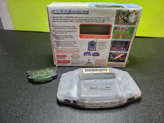 Game Boy Advance con caja y adaptador
