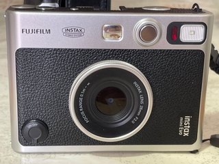 Fujifilm Instax Mini Evo + Funda Original