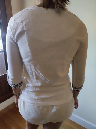 Camiseta estampada de mariposas y flores