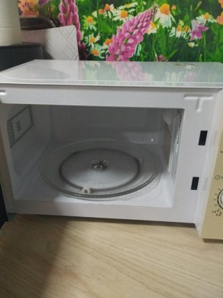 Microondas Blanco y Beige