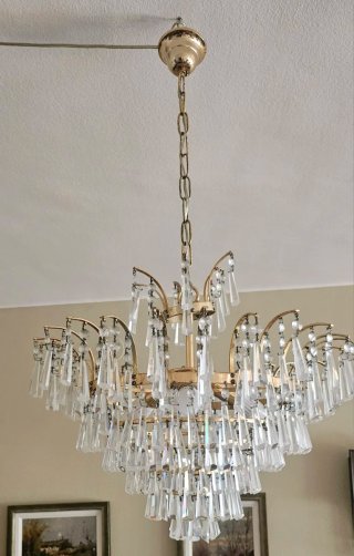 Lámpara de comedor dorada y cristal