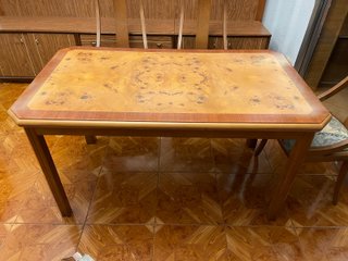 Mesa de comedor extensible de madera