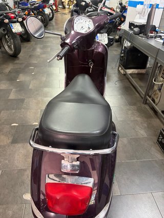 Vespa XL 125 color burdeos